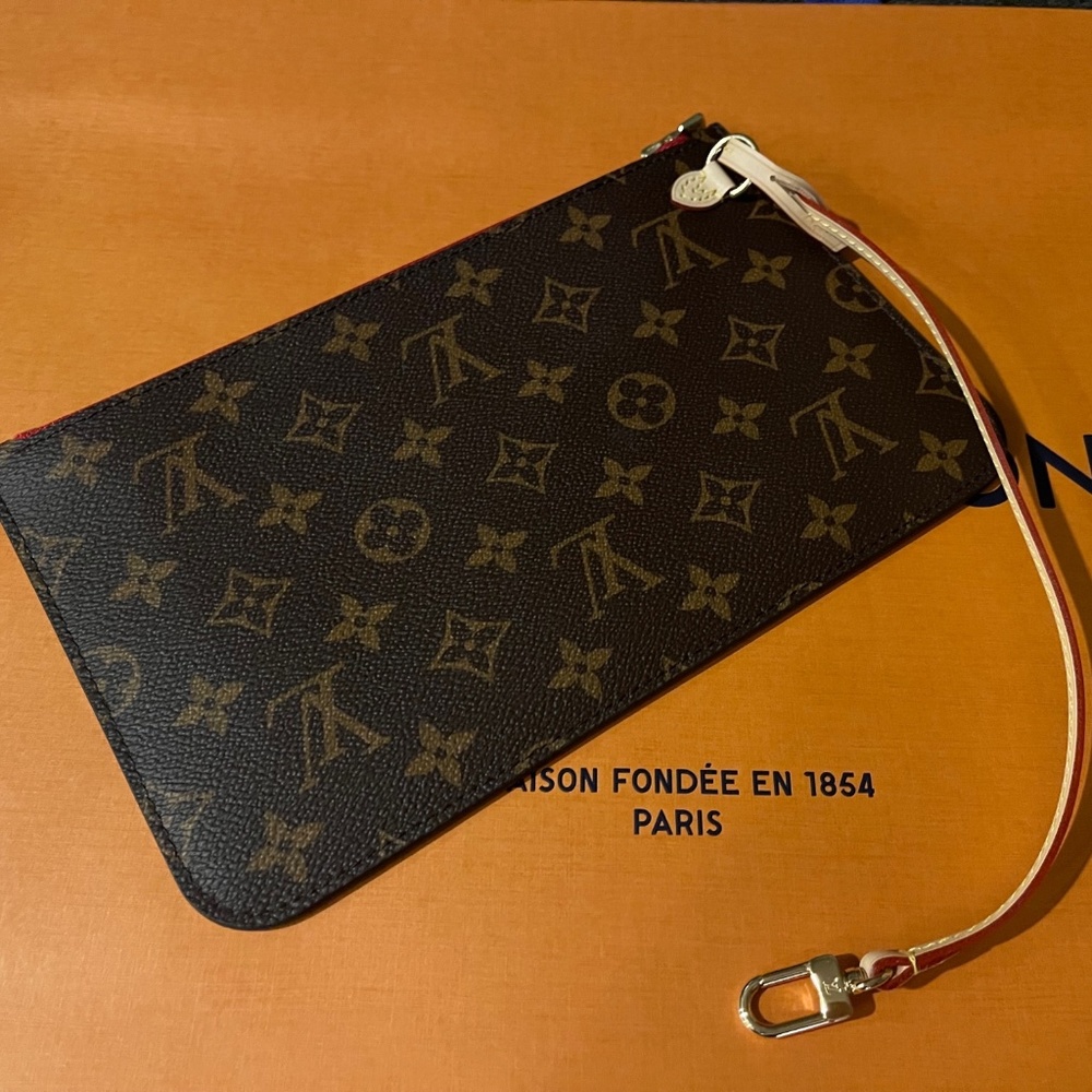 Monogram Neverfull MM Cherry pouch / insert